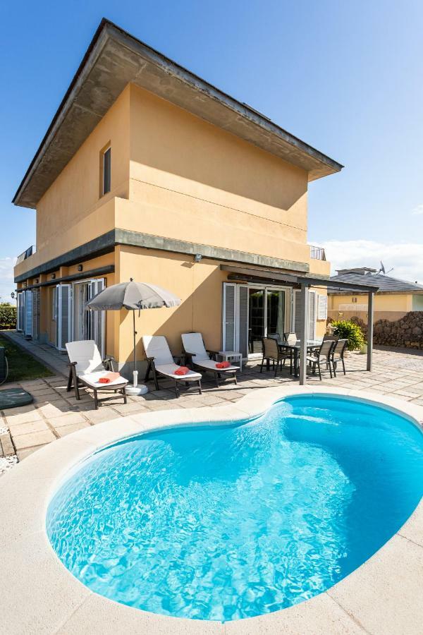 Dorina - Vivienda Vacacional Con Piscina Privada ลาโอโรตาวา ภายนอก รูปภาพ