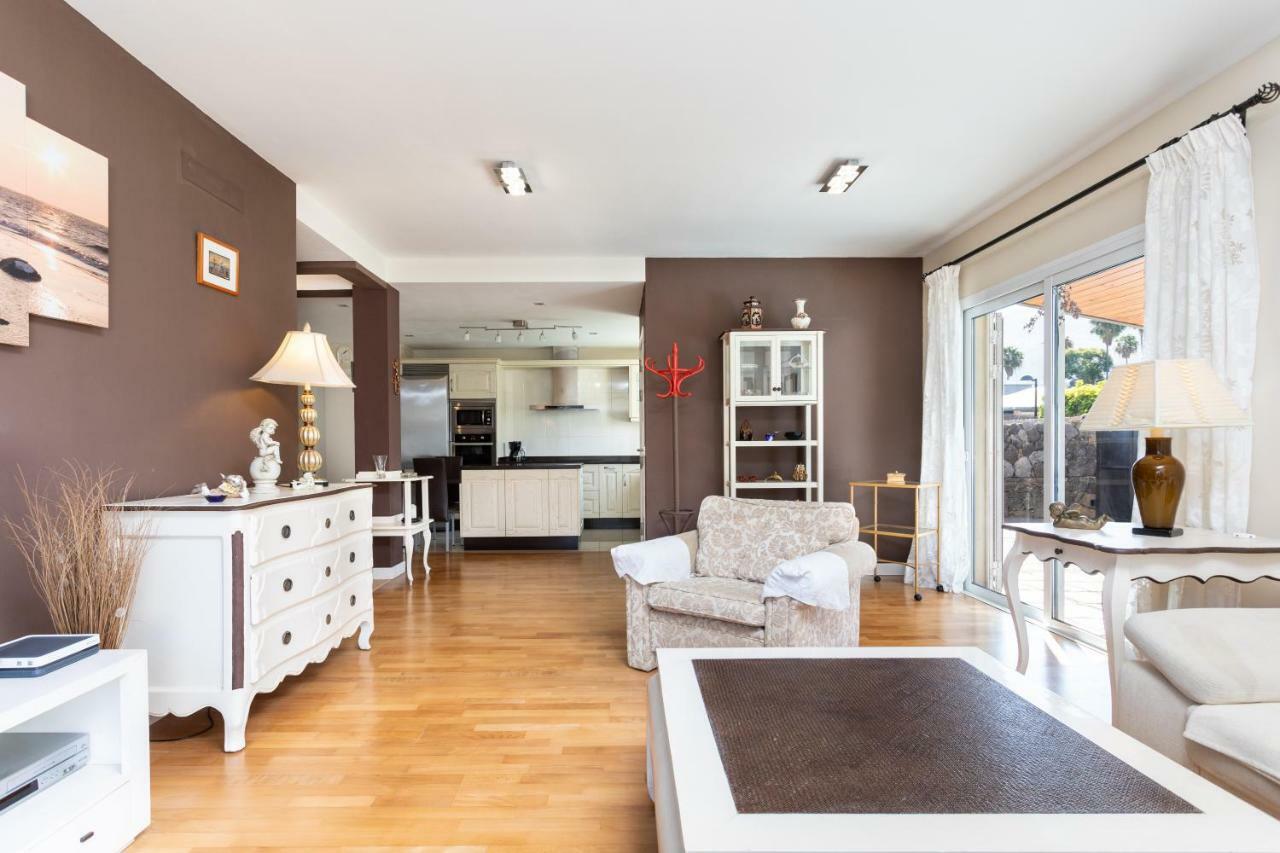 Dorina - Vivienda Vacacional Con Piscina Privada ลาโอโรตาวา ภายนอก รูปภาพ