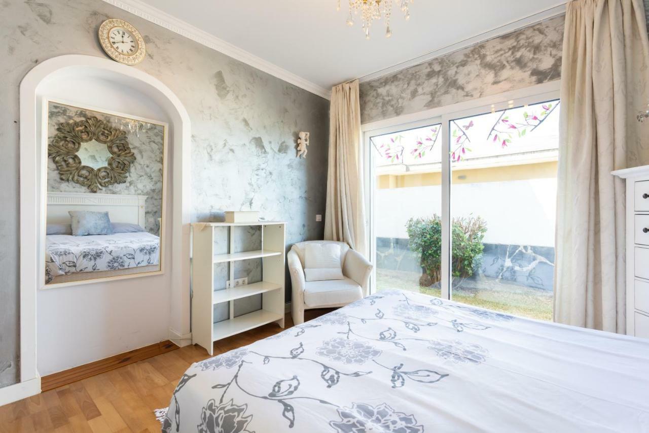 Dorina - Vivienda Vacacional Con Piscina Privada ลาโอโรตาวา ภายนอก รูปภาพ
