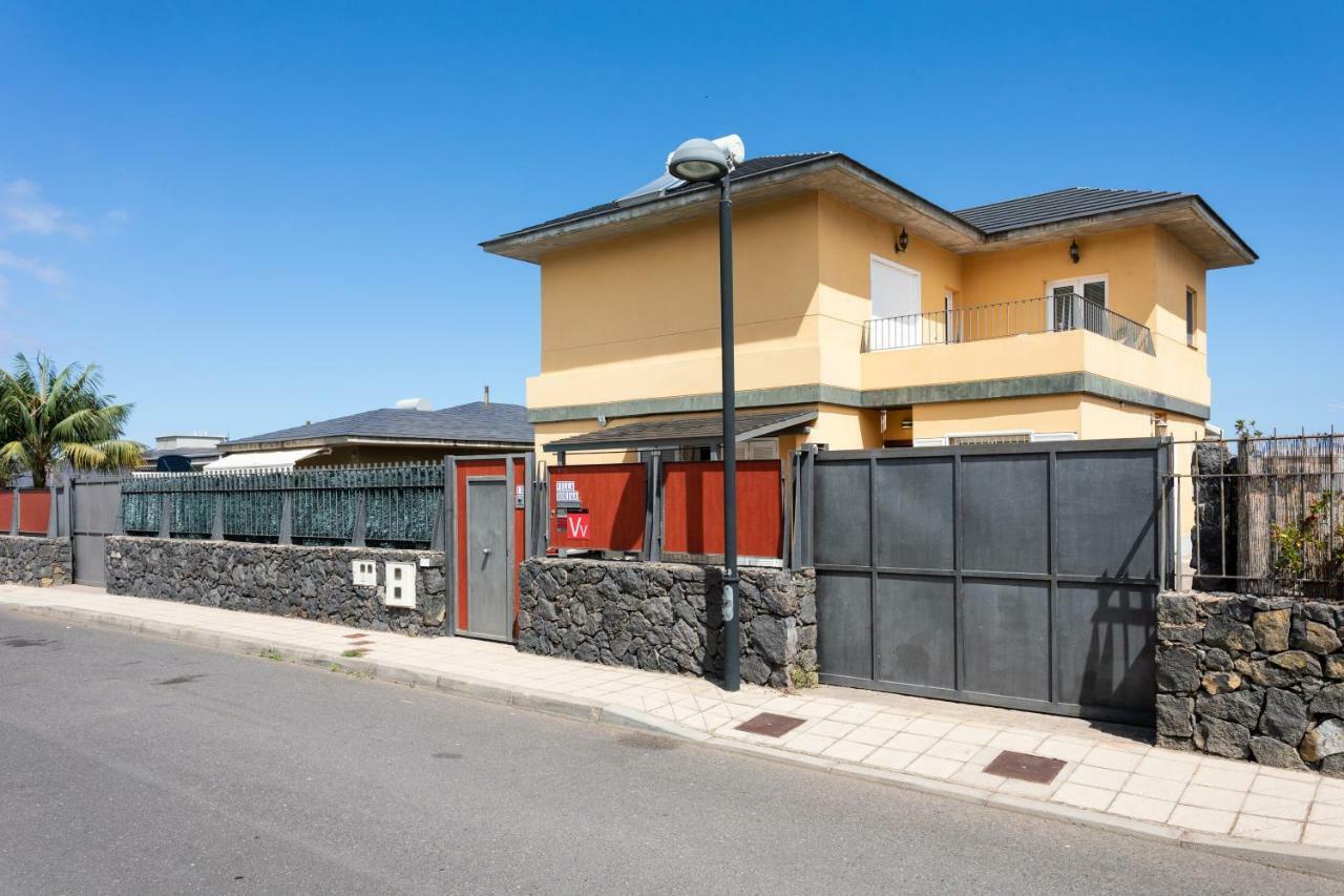Dorina - Vivienda Vacacional Con Piscina Privada ลาโอโรตาวา ภายนอก รูปภาพ