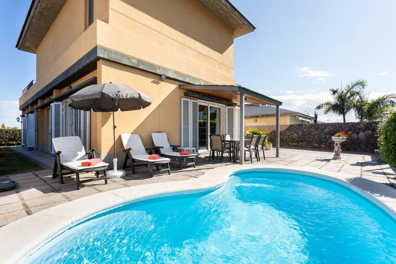 Dorina - Vivienda Vacacional Con Piscina Privada ลาโอโรตาวา ภายนอก รูปภาพ