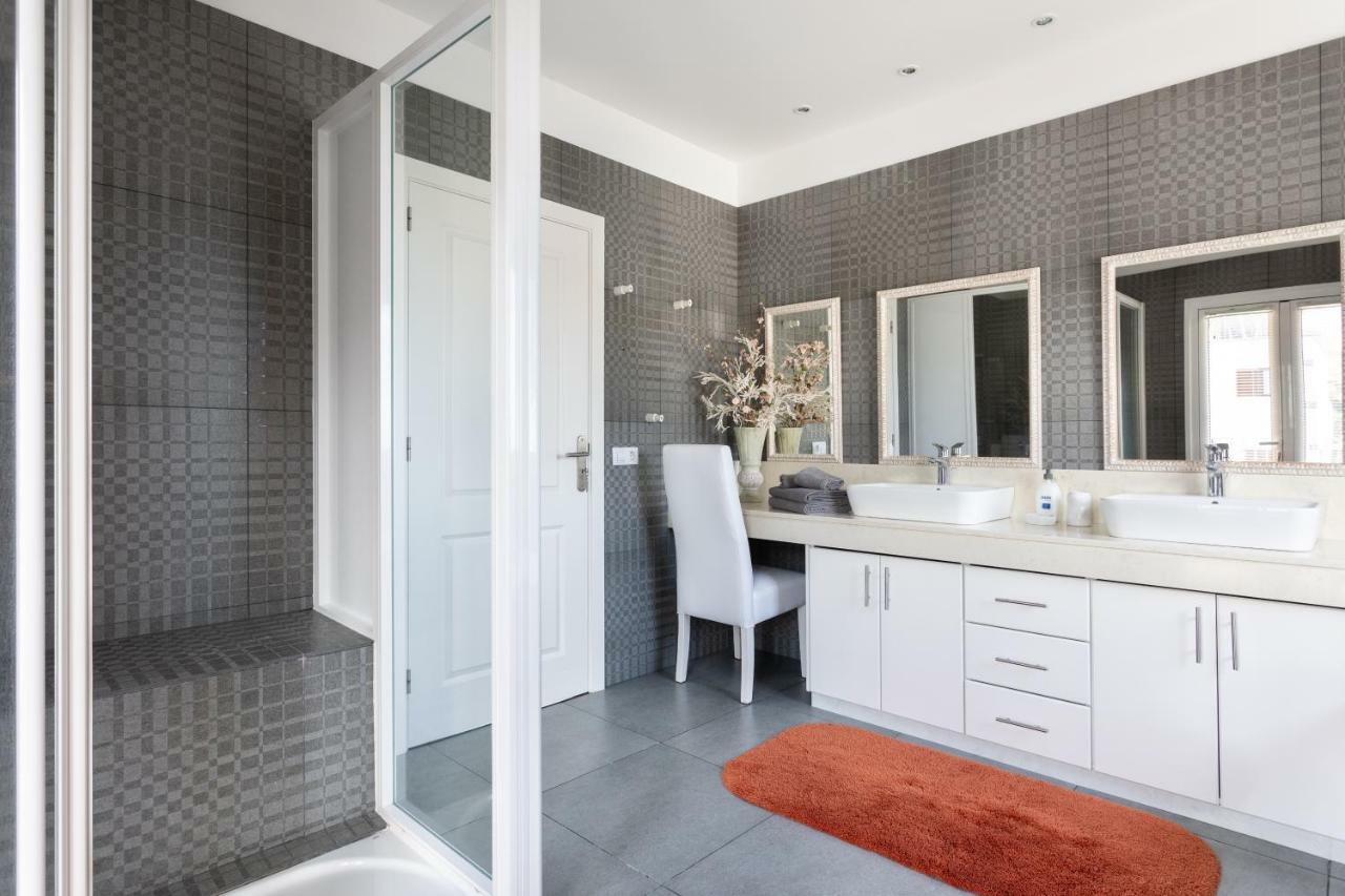 Dorina - Vivienda Vacacional Con Piscina Privada ลาโอโรตาวา ภายนอก รูปภาพ